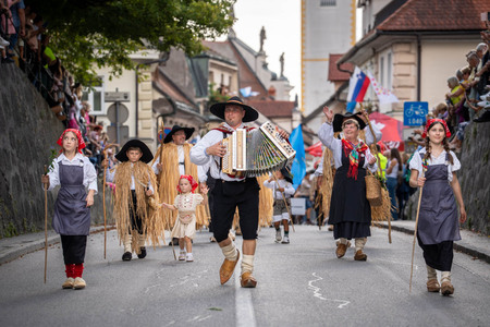 52. Dnevi narodnih noš_povorka (49)